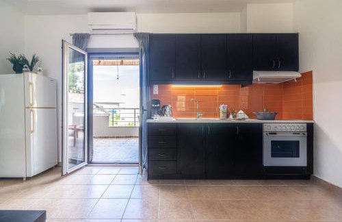 Ceronia Renovated House near the Beach - Foto 28