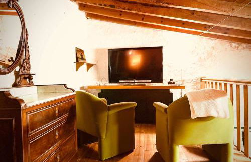 Charming Rustic Wine Cellar House in Reguengo Grande with Fireplace - Foto 12