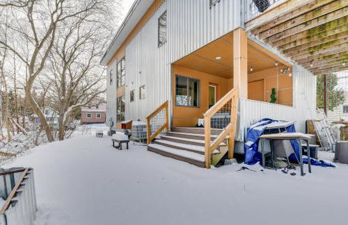 Couples Retreat Near UVM! Unique Studio with Deck - Foto 20