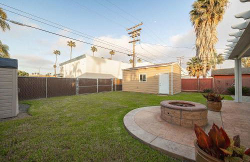 Walk to the Beach Private Backyard and Fire Pit - Foto 50