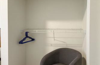 Trendy 3BR City Apt Pool and Ping Pong Fun - Foto 15