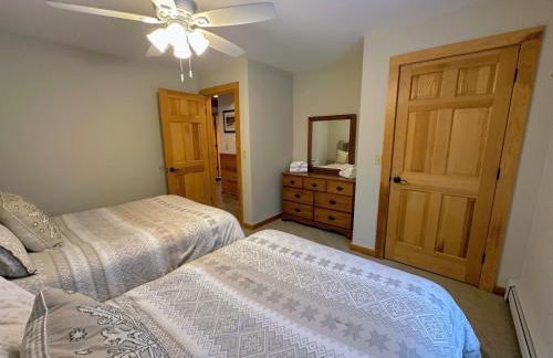 NEW Single family home with spectacular views and lots of space Privacy convenience and style - Foto 55