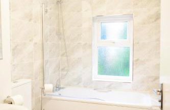 Aqua Springs, 2 BR, Sofa Bed, Sleeps 6, 1st floor apartment, near Didsbury - Foto 17