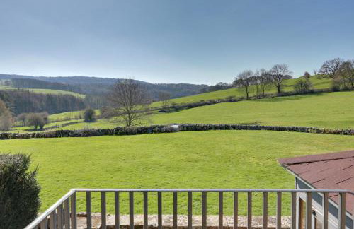 Romantic four poster Cottage private outdoor Hot Tub & Sauna at Harthill Hall plus private daily use of indoor pool and sauna 1 hour per day - Photo 7