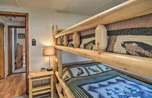 Riverfront Grayling Retreat with Fire Pit and Dock! - Foto 21