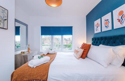 Spacious 3 Bed Home in Great Location by 53 Degrees Property - Ideal for Business with Parking - Foto 16