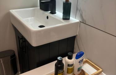 Redwing Retreat Bicester Village - Stylish Retreat Steps from the Shops - 2 Bed House with Garden and Parking - Foto 43