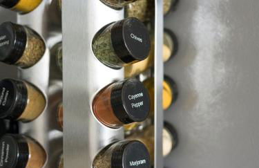 Big gated yard, Work play room, King bed - Foto 26