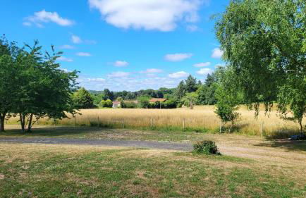 Lovely Modern 6-Bed Retreat Near 3 Swimming Lakes, Perfect for Families - Foto 13