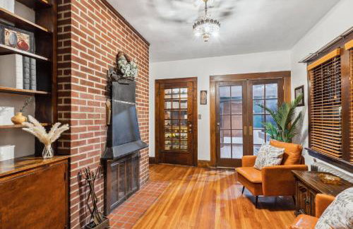 Steps to Edgewater - Sleeps 14 - Fun Game Room Retreat - Foto 17