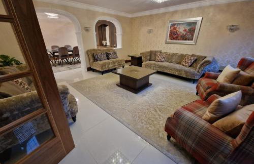 5 Bed 5 Bath Luxury Home Near Heathrow Free Parking - Foto 1