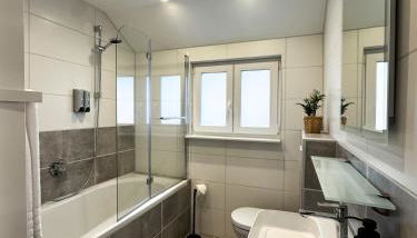 Modernes Ferienhaus mit Kochinsel, Garten, 2 Parkplätze inkl, 4-8 Pers - Foto 5