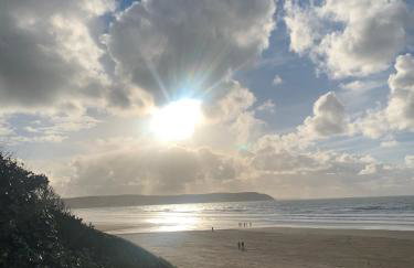 Byron - Luxury Self-Catering Coastal Apartment at the Heart of Woolacombe with Heated Indoor Pool & Gym - 4 Minutes Walk to Beach! 6 Middlecombe - Photo 4