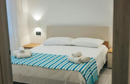 Chloe Rooms - Photo 1