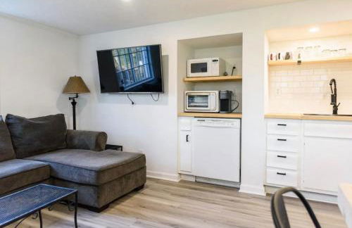 Spacious 2-BR Retreat Near Louisville Attractions - Photo 19