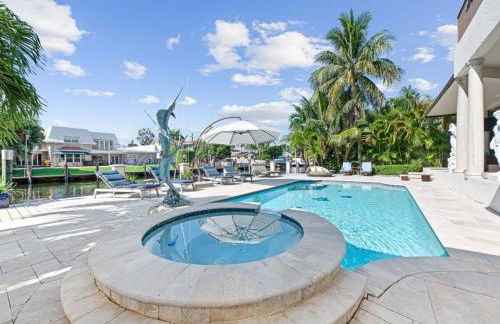 Near the Beach • Pool & Jacuzzi • Waterfront Villa - Foto 2