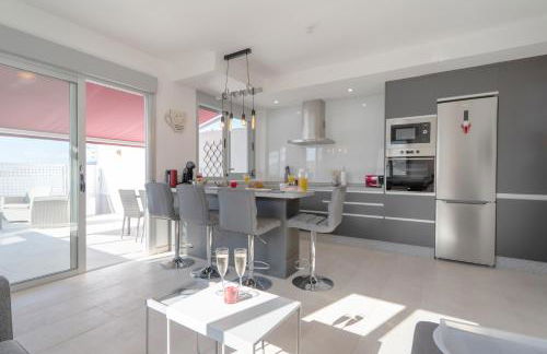 Luxurious apartment with large terrace and sea views - Foto 4