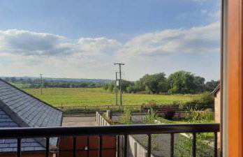 Lanarkshire Apartment- Views- Sleeps 4- Balcony - Photo 10