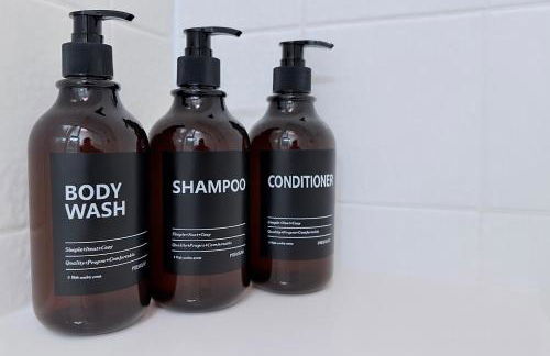 Entire Home 3BR Hidden Gem Getaway with Level 2 EV Charger, Central Location - Foto 9