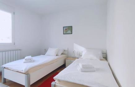 Kruge - 3 bedroom apartment & private garage - Photo 9