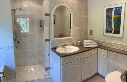 Exclusive 2 Bedroom Apartment with Summer House and Hot Tub - Foto 19