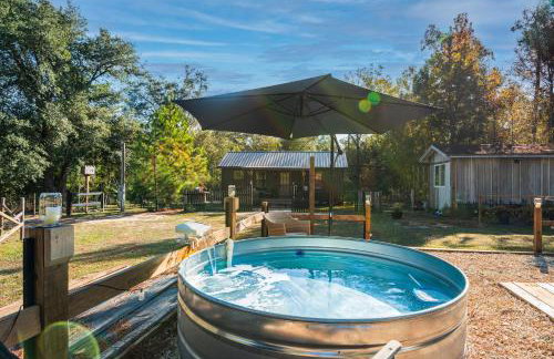 Cabin close to FL Caverns! Hot Tub, WI-FI, & Firepit - Foto 18