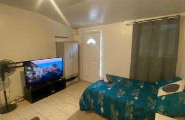 Apartment Sleeps 2 with On-Site Parking - Foto 16