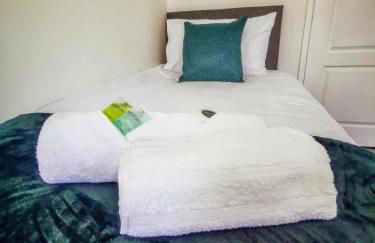 No 7 - Bright, Spacious 3 Bed Home with Parking & WiFi - Foto 26