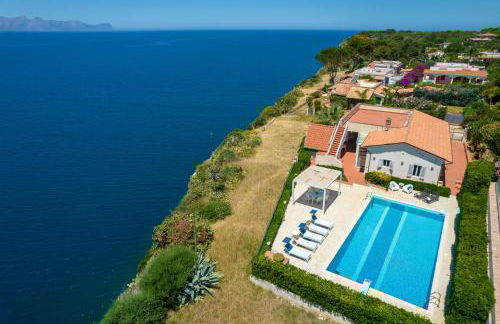Splendida Villa con vista mozzafiato e piscina - Foto 2