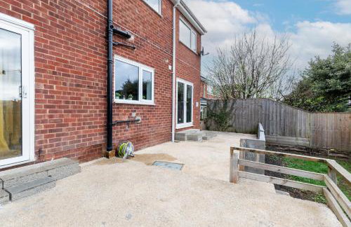 Stunning Bishop Auckland House with 5-bedrooms & 8 Beds Sleeps 12 with Free Parking by PureStay - Foto 77