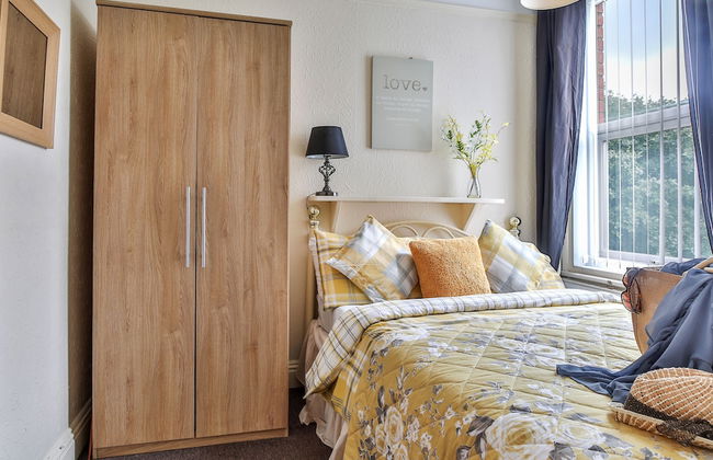 Chomley Holiday Flats - Photo 13