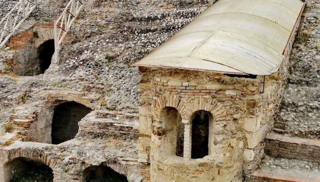 Visit the Roman Amphitheatre in Durrës