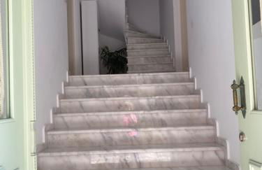 Διαμέρισμα σε ανακαινισμένο αρχοντικό 19ου αιώνα, κέντρο Μύρινας - Photo 7