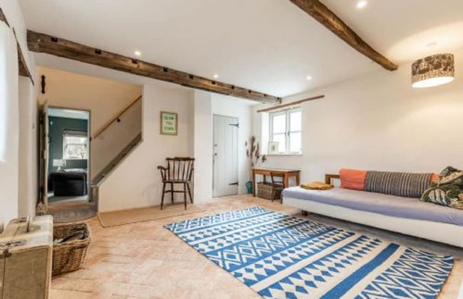 Host Stay White End - Photo 7