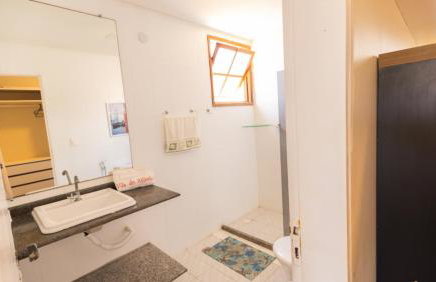 Casa com Wi-Fi, Piscina e Garagem a 550m da Praia - Foto 22