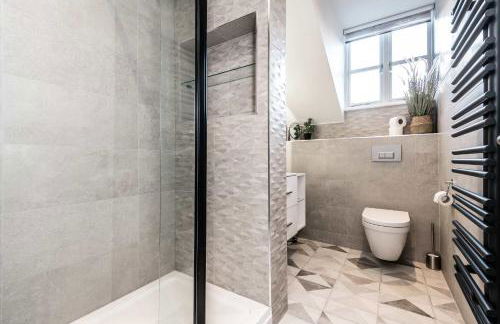 3BR Georgian Quarter Coach Houses - Private Parking - Foto 24