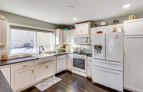 Spacious and Family Friendly! Lincoln Home Near Dtwn - Foto 9
