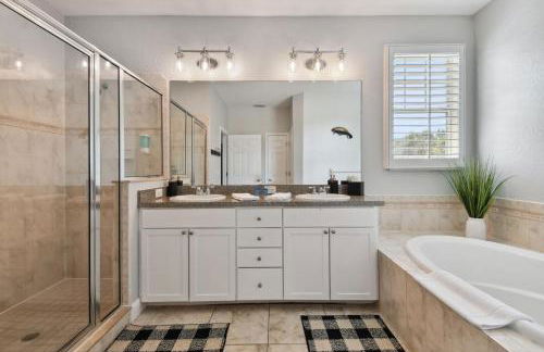 Tampa Private Large House, Game Room & Backyard - Sleeps 12, 4bdr, 3bth, Quiet Community, Near Everything in Tampa & St Pete - Foto 49