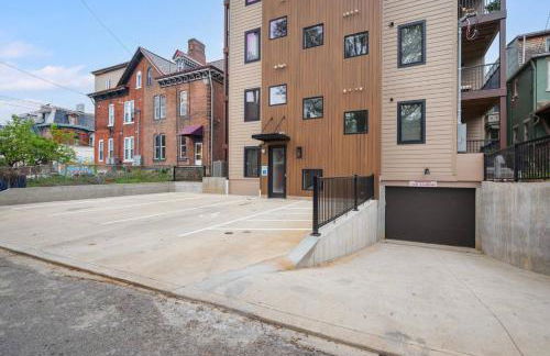 PFR Suites - Highland, 3BR 2BA Shadyside Condo, Penthouse Unit, 2 Decks, Off-Street Parking, 4th Floor Walkup - Foto 53