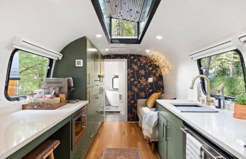 Airstream w Bathtub, River, & Hot Tub - Foto 14