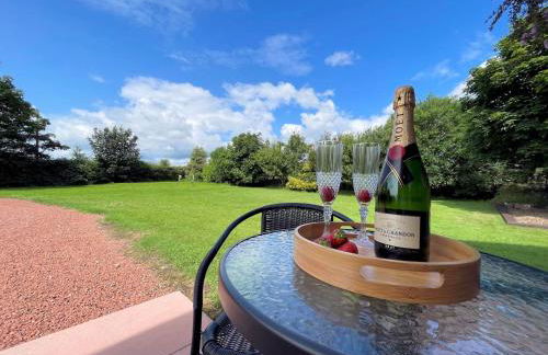 Spectacular 7BR House Hot Tub and Gardens in Gretna - Pass the Keys - Foto 6