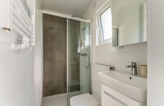 Luxury Chalet Near Ouddorp With Garden - Photo 16