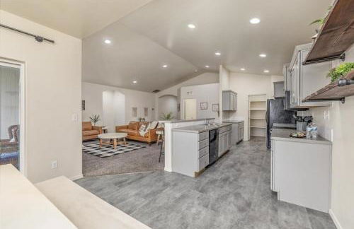 Modern Luxurious 4-bedroom Centrally located home - Foto 42