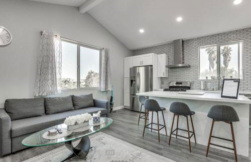 2 Mi to Downtown Escondido Apt with Balconies - Foto 1