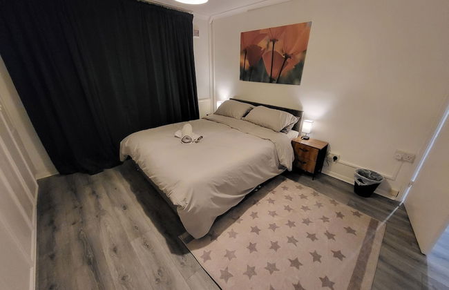 Charming 2-bed Apartment in Grays - Photo 6