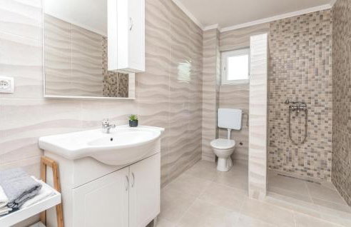 7 Bedroom Awesome Home In Polaca - Foto 42