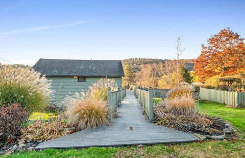 The Eagles Nest, Couples Escape - Hot Tub & Views! - Foto 22