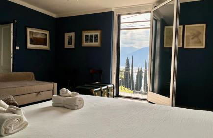 Postcard view 3 minutes walk from the lake - Photo 4