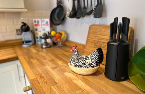 Spacious 4 Bedroom Farmhouse - Photo 27