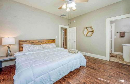 2 King Beds! Fantastic Stylish Bungalow home! - Foto 12